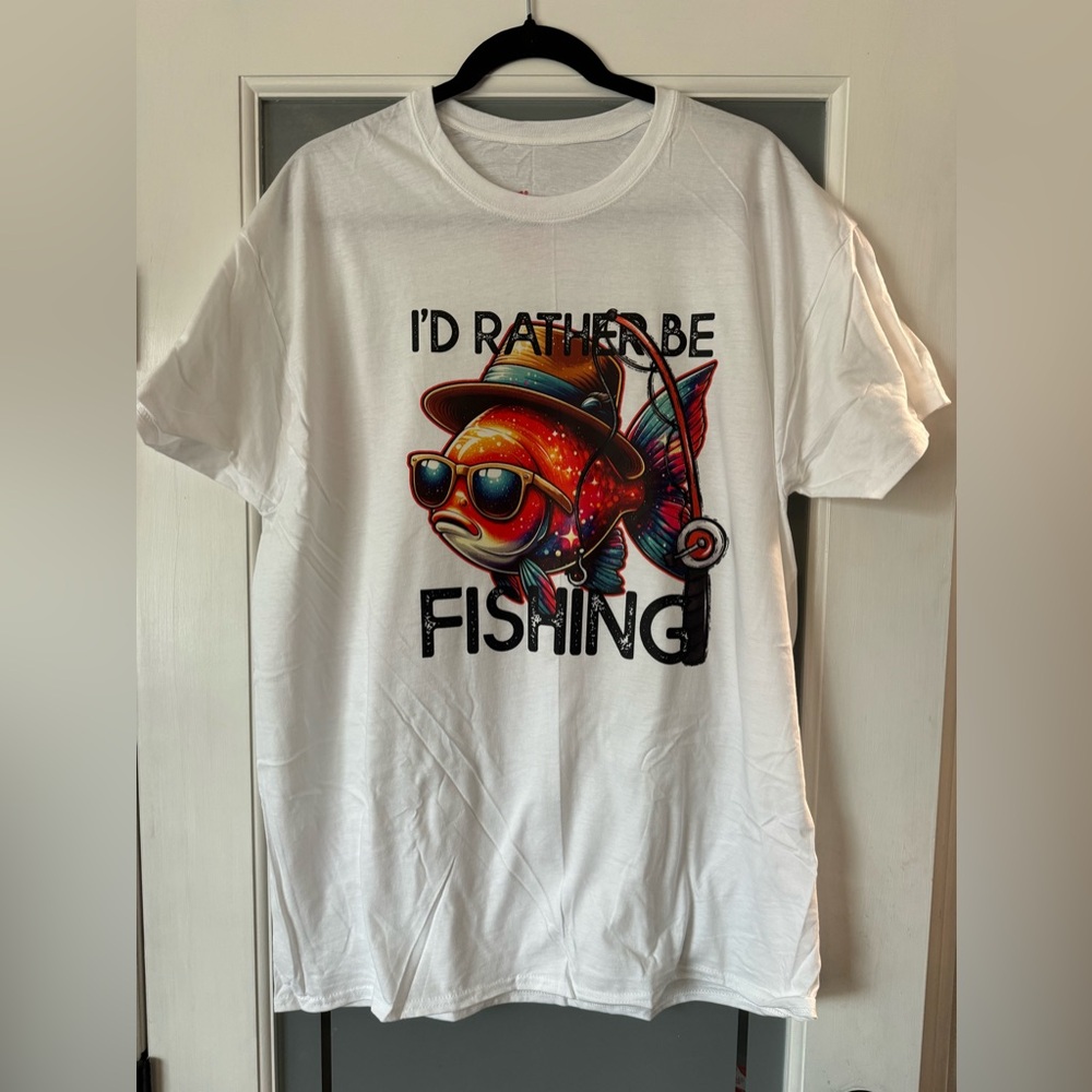 NWOT Men's Hanes I'D Rather Be Fishing T Shirt